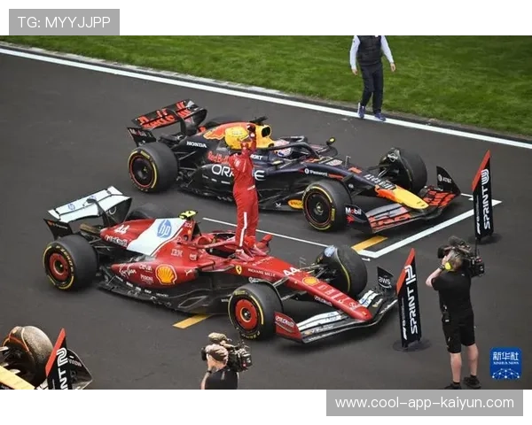 F1车队在中东赛道上实现首场季中胜利庆祝热烈